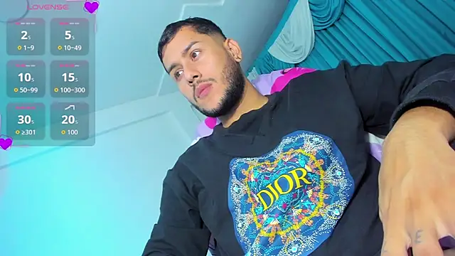 Hot Latino boy  online show from October 17, 2025, 4:59 am