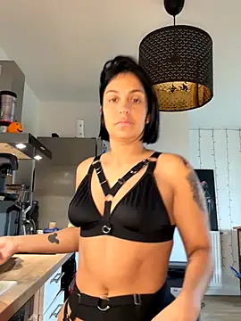 LaPetiteKim online show from November 27, 2025, 8:38 am