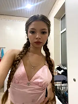 Snapshot of _Siennaaa_ chatting on October 10, 2025, 9:25 pm Siennaaa online show from October 10, 2025, 9:25 pm