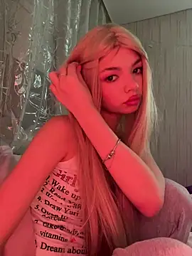  Siennaaa  online show from February 26, 2026, 8:52 pm