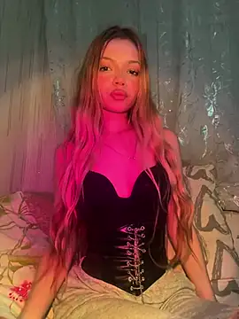  Siennaaa  online show from April 10, 2026, 7:29 pm