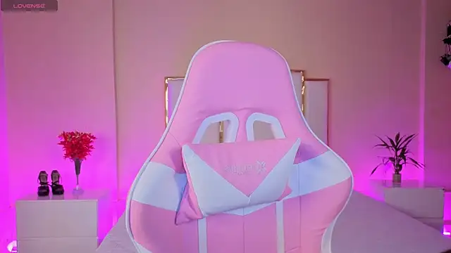 AnnaSwift  online show from April 6, 2026, 12:28 pm