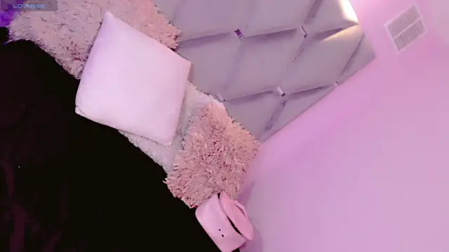 Saraa Jone online show from December 5, 2025, 4:21 am