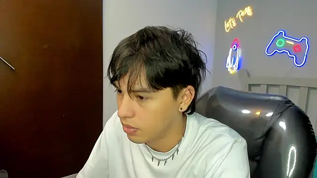 StiwenTwink online show from November 4, 2025, 12:37 pm