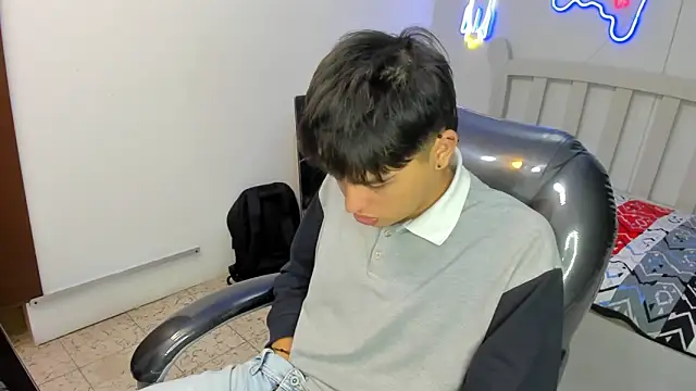 StiwenTwink online show from November 13, 2025, 2:38 pm