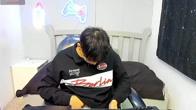 StiwenTwink online show from November 15, 2025, 2:02 pm