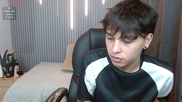 Snapshot of StiwenTwink chatting on May 2, 2026, 2:00 pm StiwenTwink online show from May 2, 2026, 2:00 pm