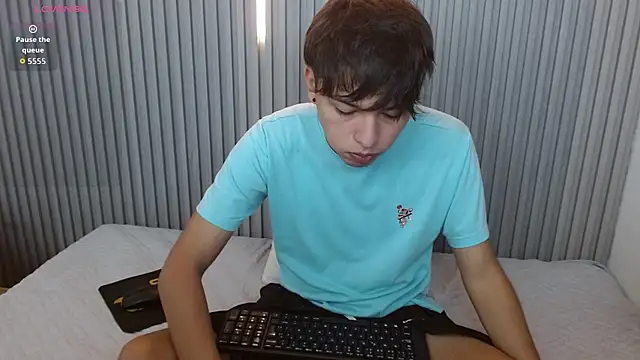 Snapshot of StiwenTwink chatting on May 5, 2026, 1:08 pm StiwenTwink online show from May 5, 2026, 1:08 pm