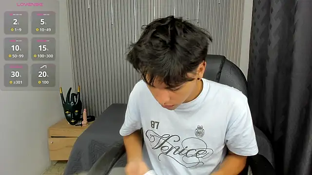 Snapshot of StiwenTwink chatting on May 29, 2026, 1:20 pm StiwenTwink online show from May 29, 2026, 1:20 pm