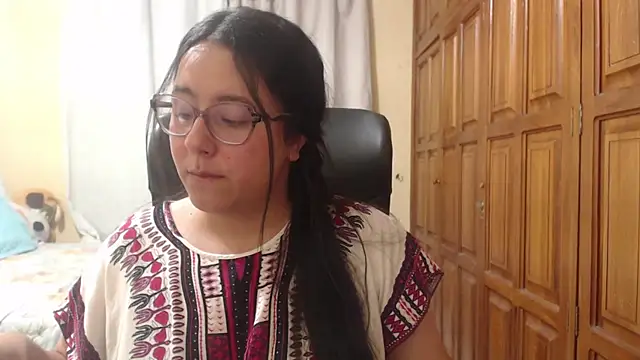 Snapshot of Venus_cat_ chatting on July 7, 2026, 3:53 am Venus cat online show from July 7, 2026, 3:53 am
