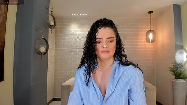 KylieJenkins online show from November 19, 2025, 11:21 am