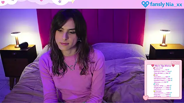 estrogen nia online show from October 2, 2025, 10:06 pm