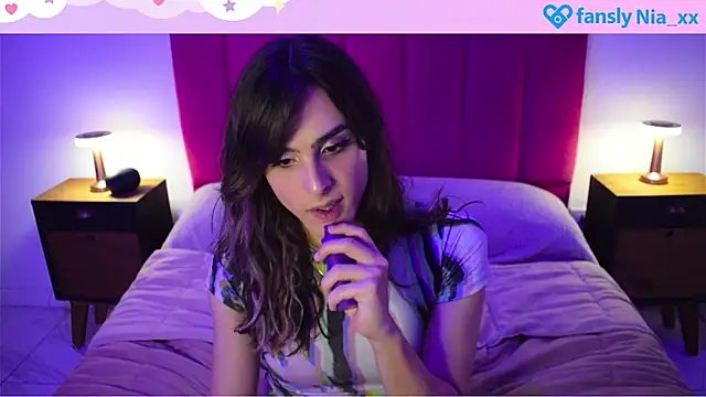 estrogen nia online show from October 5, 2025, 12:09 am