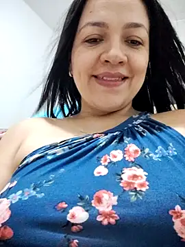 LindaSalo33 online show from November 6, 2025, 3:13 pm