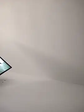 LindaSalo33 online show from November 7, 2025, 3:34 pm