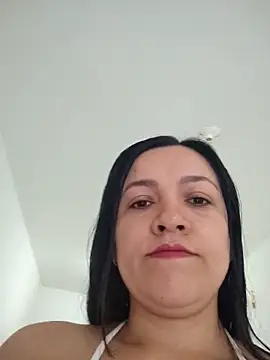 LindaSalo33 online show from November 9, 2025, 2:26 pm