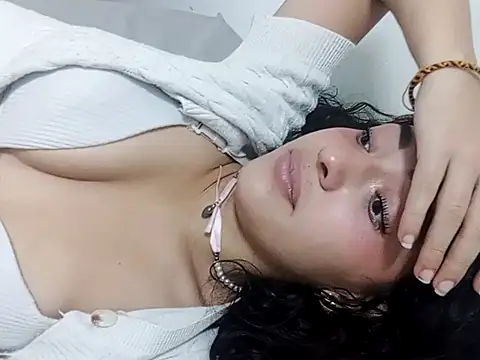 Snapshot of JuliethaFox chatting on May 16, 2026, 7:34 pm JuliethaFox online show from May 16, 2026, 7:34 pm