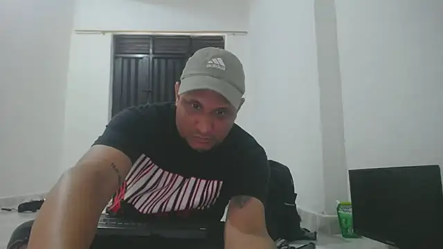 Snapshot of Meloncillo_and_Babyliss99 chatting on April 8, 2026, 6:08 pm Meloncillo and Babyliss99 online show from April 8, 2026, 6:08 pm