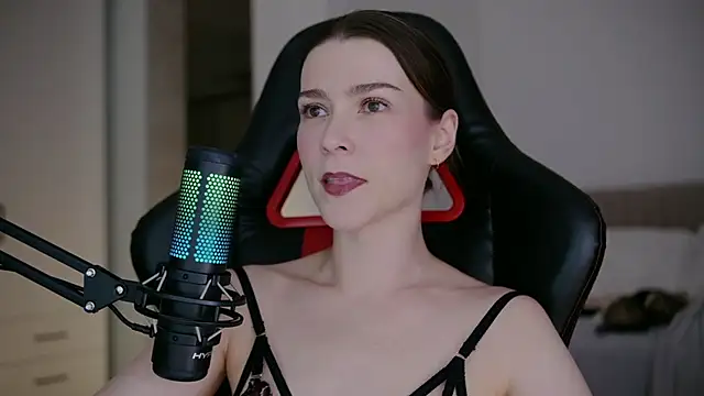 Snapshot of WowHelloAlice chatting on February 28, 2026, 10:44 pm WowHelloAlice online show from February 28, 2026, 10:44 pm