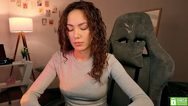 branchwithflowerss online show from November 5, 2025, 11:32 am