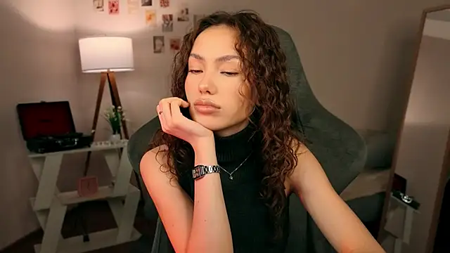 branchwithflowerss online show from December 2, 2025, 12:10 pm