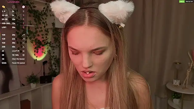 Snapshot of JulieLupo chatting on November 21, 2025, 6:12 am JulieLupo online show from November 21, 2025, 6:12 am