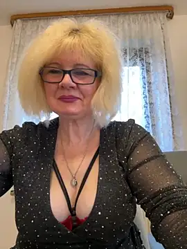 BoloshkaBlonda online show from November 16, 2025, 6:52 am