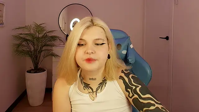 Shad0wPurr online show from October 9, 2025, 3:04 am