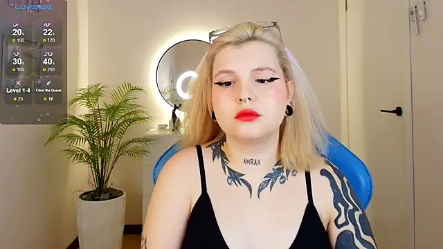 Shad0wPurr online show from October 17, 2025, 2:37 am