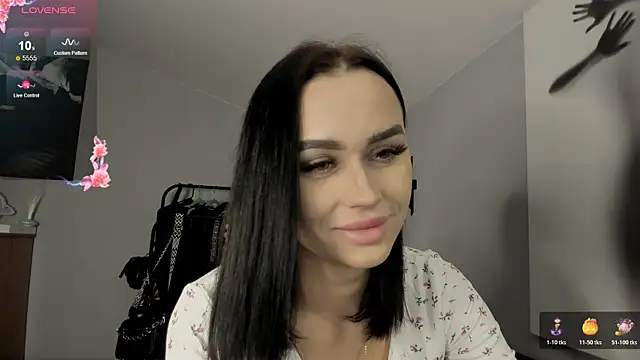 Lisa  Johnson online show from November 12, 2025, 12:11 am