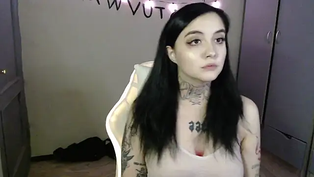 Rin andersonn online show from November 25, 2025, 7:58 pm