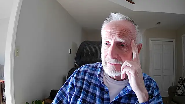 ApolloThrust online show from November 5, 2025, 7:58 pm