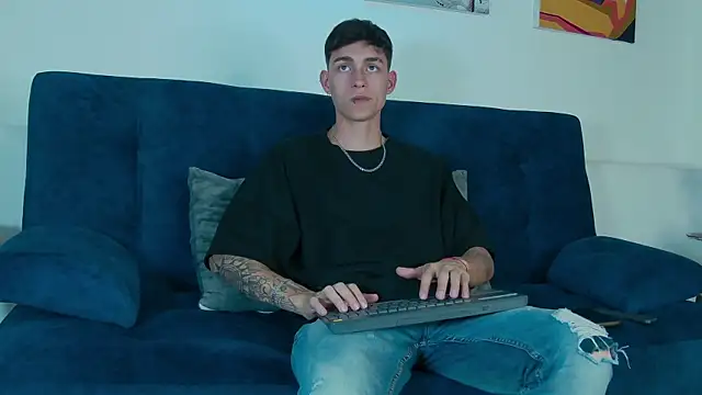 LukeSavagge online show from October 12, 2025, 4:33 am