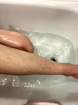 pleasedontpressaredburton online show from November 19, 2025, 10:59 am