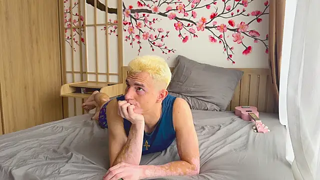 YummyGann online show from December 4, 2025, 6:23 am