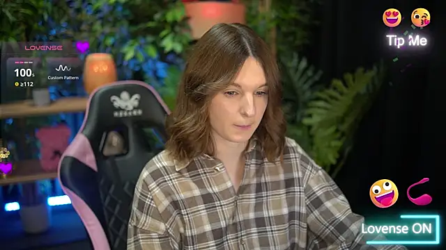 xoxo molly online show from November 30, 2025, 10:03 pm