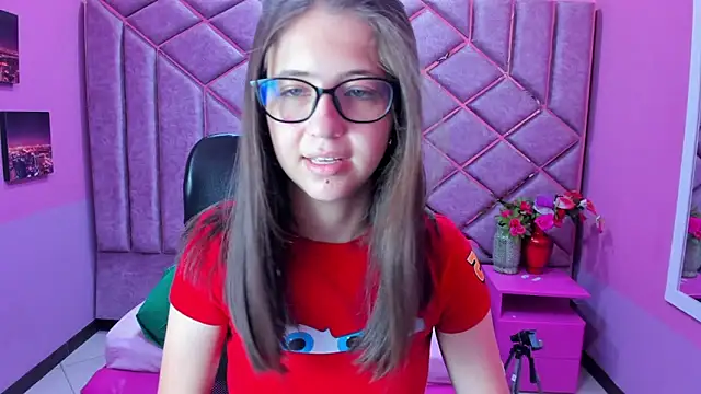 sarah sweett  online show from April 11, 2026, 2:54 pm