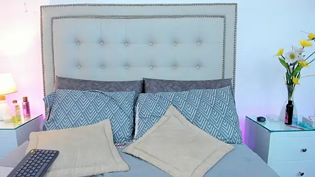 Snapshot of Emilysweet2 chatting on November 4, 2025, 5:56 pm Emilysweet2 online show from November 4, 2025, 5:56 pm