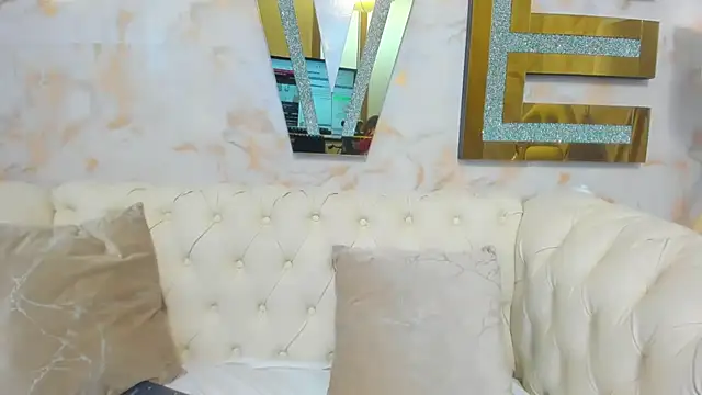 Emilycute18   online show from October 30, 2025, 9:26 pm