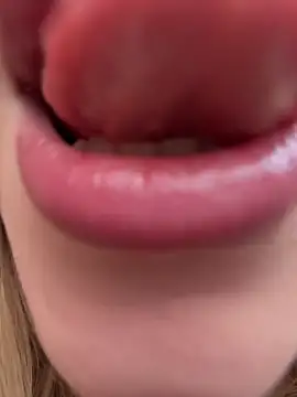 RollDolls online show from November 1, 2025, 5:09 am