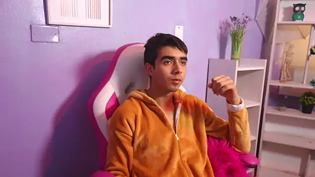 Hottie Guy online show from October 24, 2025, 6:15 pm