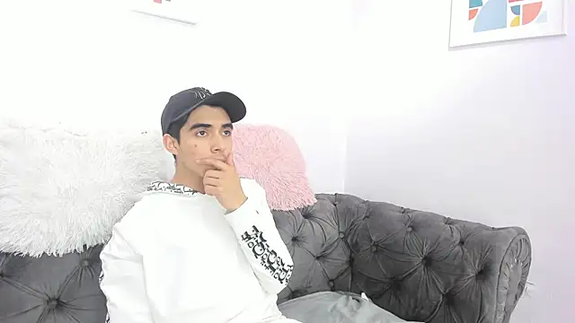 Hottie Guy online show from October 29, 2025, 5:47 pm