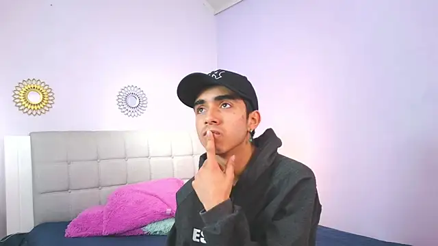 Hottie Guy online show from November 5, 2025, 5:35 pm