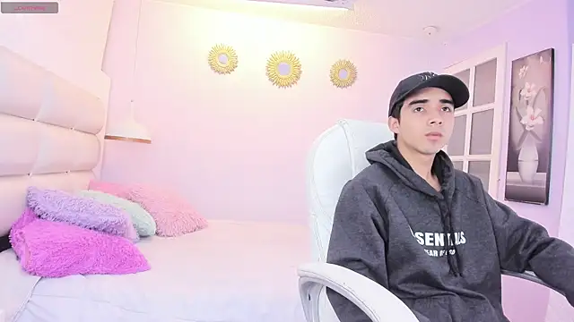 Hottie Guy online show from November 12, 2025, 12:16 pm