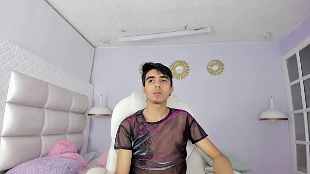 Hottie Guy online show from December 4, 2025, 5:43 pm