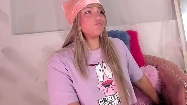 Snapshot of Molly_Logan chatting on November 26, 2025, 8:54 pm Molly Logan online show from November 26, 2025, 8:54 pm