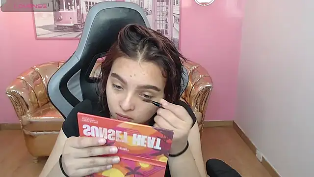 mia foster t online show from November 30, 2025, 1:15 pm