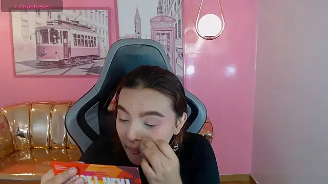 mia foster t online show from December 22, 2025, 12:57 pm