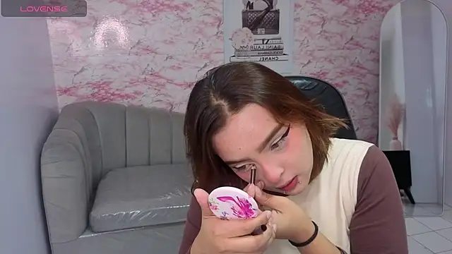 mia foster t online show from February 14, 2026, 1:19 pm