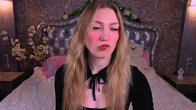 AngelAnabelle online show from April 8, 2026, 8:53 pm